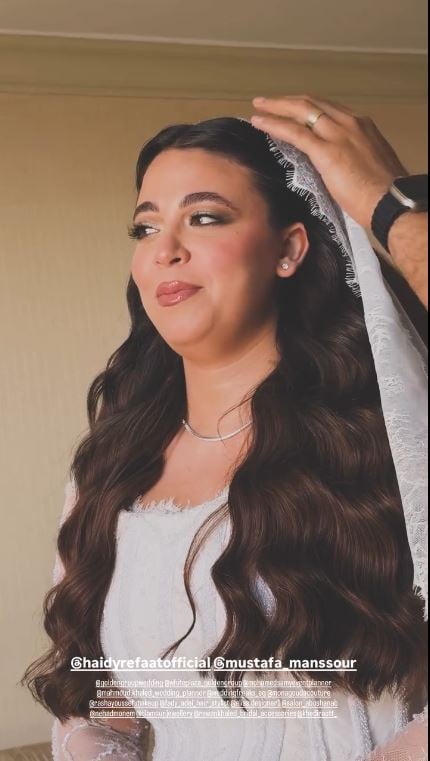 هايدي رفعت بفستان الزفاف