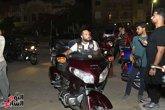 أصدقاء محمد مرزبان يشاركون فى عزاء الفنان الراحل بالدرجات النارية