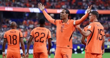 فان دايك يقود تشكيل منتخب هولندا في مواجهة السويد بكأس العالم