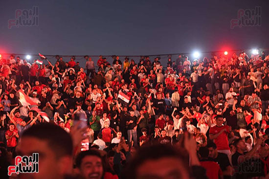 الجماهير المصرية تتابع المباراة