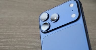 iPhone 18 Pro قد يُسعر بـ 1399 دولارًا وفقًا لتوقعات السوق
