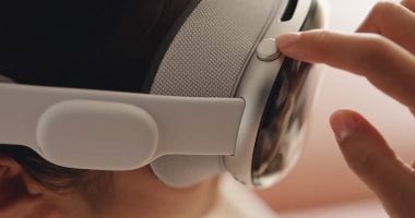 أبل تعيد تقييم مشروع Vision Pro وتوجه استثماراتها نحو النظارات الذكية