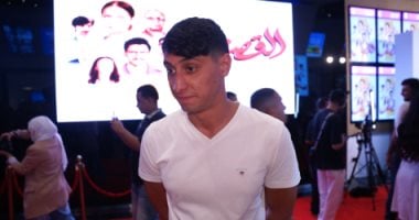 أحمد الأزعر يتحدث عن فيلم “قصص”: تجربة سينمائية مميزة وفخر بالانضمام إلى فريق العمل