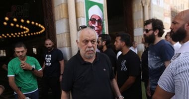أشرف زكي يحضر عزاء سهام جلال في مسجد حسين صدقي بالمعادي