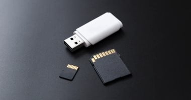 اختيار بين فلاشة USB وكارت ميموري SD لتخزين الصور