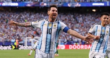 الأرجنتين تتقدم على الجزائر بهدف ميسي في الشوط الأول