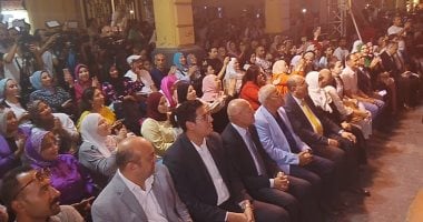 المهرجان الدولي للطبول يحتفل بالبهجة في وسط القاهرة بحضور محافظ المدينة