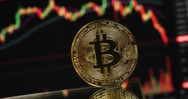 بيتكوين تسجل أسوأ أداء أسبوعي منذ 2022 وتنخفض إلى 60 ألف دولار