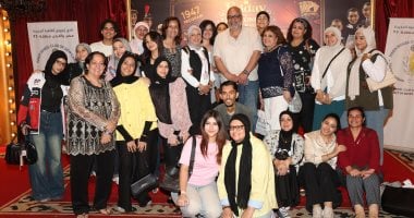 بيومي فؤاد يشاهد “فرايداي” للمرة الثالثة ويثني على عودة المسرح الغنائي الاستعراضي