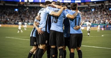 تفتيش منتخب أوروجواي بالكلاب البوليسية قبل مواجهة السعودية في المونديال