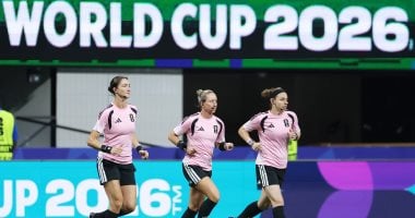 توري بينسو تصبح أول حكمة تدير مباراة في كأس العالم بين التشيك وجنوب أفريقيا