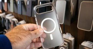 دراسة توضح سبب وجود خط أسفل دائرة MagSafe في بعض جرابات آيفون