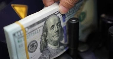 سعر الدولار مقابل الجنيه يشهد استقرارًا في بداية تعاملات اليوم