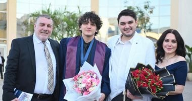 سلاف فواخرجي تحتفل بنجاح ابنها في الجامعة الأمريكية وتوجه له رسالة مؤثرة