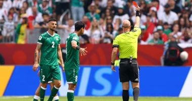 طرد ريبين سولاقا مدافع العراق بعد عرقلة ساديو ماني مهاجم السنغال