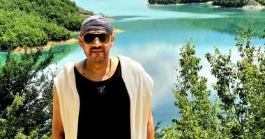 عصام كاريكا يستعرض ذكرياته الفنية في “اللى متقلش قبل كده”