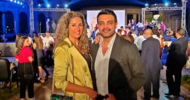 عمرو محمود ياسين يتحدث عن معاناة زوجته خلال فترة العلاج