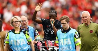 لاعب قطر يعتذر لمدافع كندا بعد الإصابة في كأس العالم فيديو
