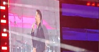 محمد حماقي يقدم مزيجًا من الكلاسيكيات وأغاني “سمعونى” في حفل جماهيري بالأرينا