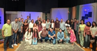 محمود كامل وميدو عادل يشيدان بعرض “أداجيو” المسرحي الراقي