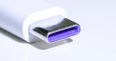 منافذ USB البنفسجية: أسباب استخدامها وعدم توفرها في الولايات المتحدة