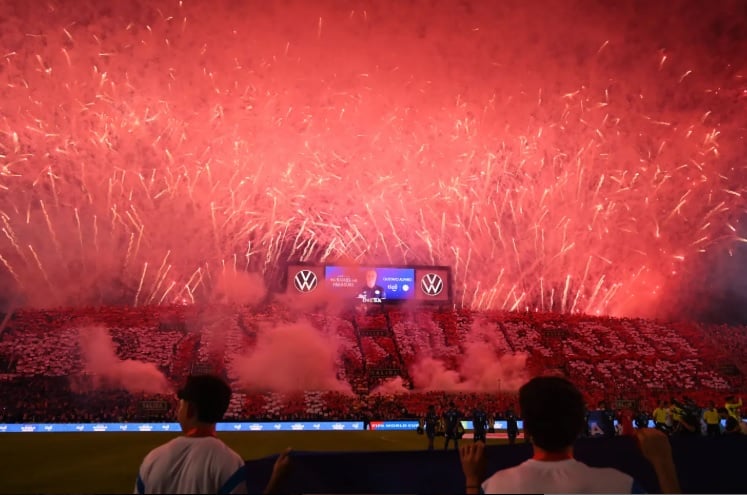 العاب نارية في وداع منتخب باراجواي (1) العاب نارية في وداع منتخب باراجواي (1)