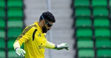 نظارات سوداء تبرز في مران المنتخب السعودي بكأس العالم