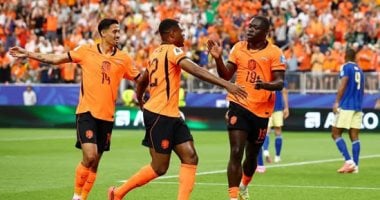 هولندا تتقدم على السويد بهدف بروبي بعد 5 دقائق