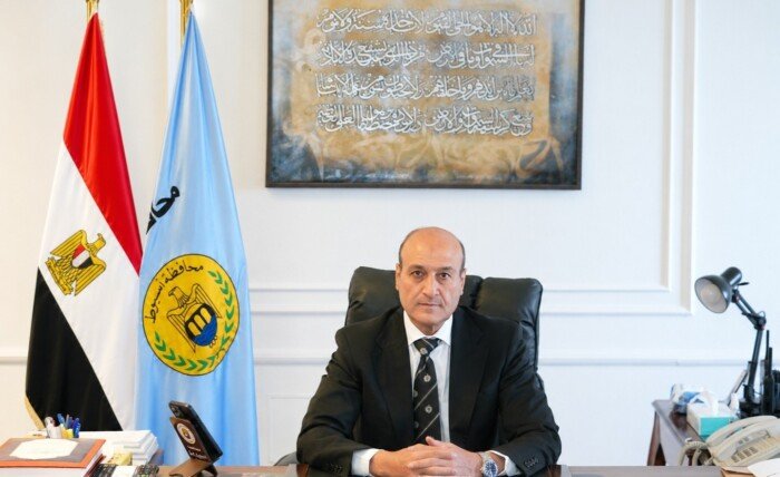 إحالة 8 مسئولين بحي غرب أسيوط إلى النيابة العامة بعد رصد مخالفات جسيمة في تراخيص البناء إحالة 8 مسئولين بحي غرب أسيوط إلى النيابة العامة بعد رصد مخالفات جسيمة في تراخيص البناء