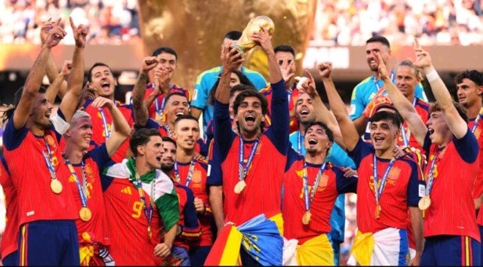 احتفالات تاريخية.. مراسم تتويج إسبانيا بلقب كأس العالم 2026 «فيديو» احتفالات تاريخية.. مراسم تتويج إسبانيا بلقب كأس العالم 2026 «فيديو»