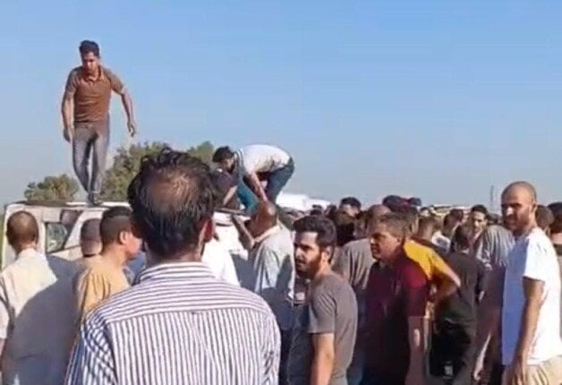 إصابة 11 شخصًا إثر انقلاب سيارة على الطريق الحر بالقليوبية إصابة 11 شخصًا إثر انقلاب سيارة على الطريق الحر بالقليوبية
