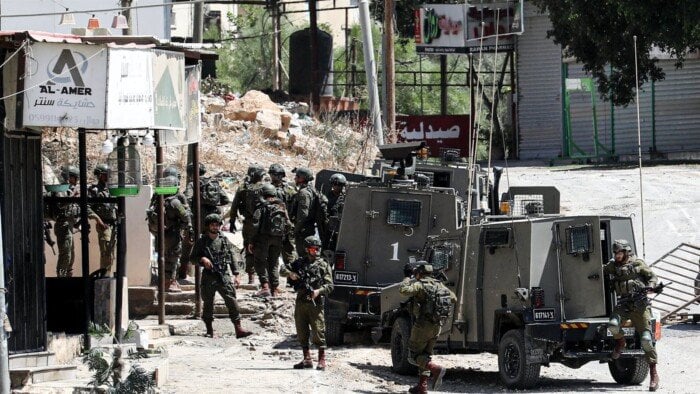 الاحتلال يعتقل 60 فلسطينيا في حملة مداهمات واسعة بالضفة الغربية الاحتلال يعتقل 60 فلسطينيا في حملة مداهمات واسعة بالضفة الغربية