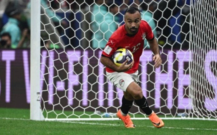 الأهلي يضغط على أفشة للرحيل في الميركاتو الصيفي.. واللاعب يتمسك بالبقاء حتى يناير الأهلي يضغط على أفشة للرحيل في الميركاتو الصيفي.. واللاعب يتمسك بالبقاء حتى يناير