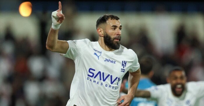 بنزيما يرفض الرحيل عن الهلال.. ويشترط الحصول على كامل مستحقاته بنزيما يرفض الرحيل عن الهلال.. ويشترط الحصول على كامل مستحقاته