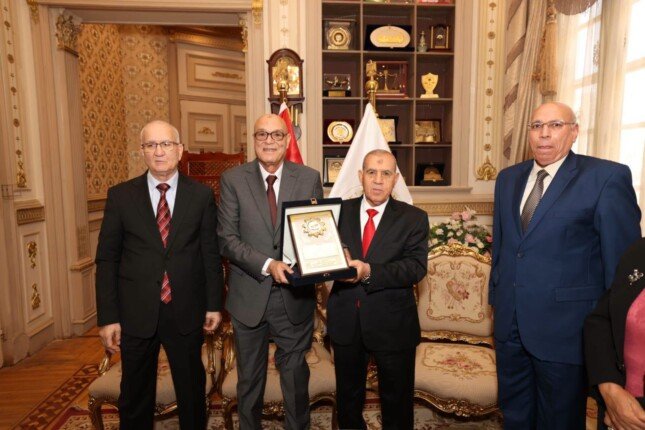رئيس «قضايا الدولة» يهنئ رئيس محكمة النقض بتوليه مهام منصبه رئيس «قضايا الدولة» يهنئ رئيس محكمة النقض بتوليه مهام منصبه