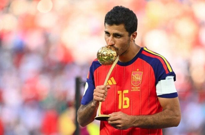 تقارير: رودري يحسم قراره ويبلغ ريال مدريد بموافقته على الانتقال تقارير: رودري يحسم قراره ويبلغ ريال مدريد بموافقته على الانتقال