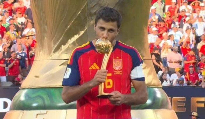 رودري يتوج بجائزة أفضل لاعب في كأس العالم 2026 رودري يتوج بجائزة أفضل لاعب في كأس العالم 2026