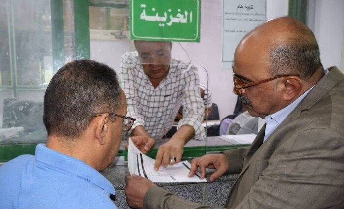 ​سكرتير عام البحر الأحمر يوجه بتيسير الإجراءات وتقليل زمن الانتظار للمواطنين