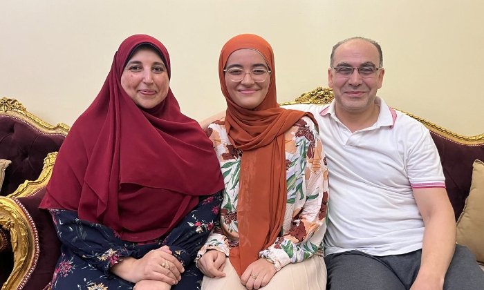 «سما المسلماني» الأولى على الثانوية الأزهرية: بركة القرآن سر تفوقي.. ومكالمة شيخ الأزهر فرحتني «سما المسلماني» الأولى على الثانوية الأزهرية: بركة القرآن سر تفوقي.. ومكالمة شيخ الأزهر فرحتني