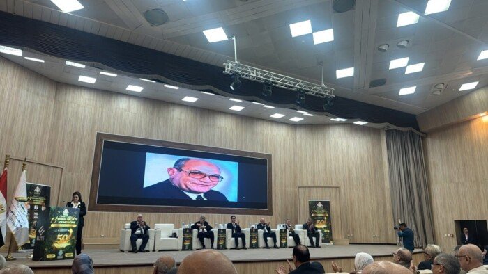 «تكريم الماضي وصناعة المستقبل».. طب بنها تحتفل بيوبيلها الذهبي في مؤتمرها السنوي الـ13 «تكريم الماضي وصناعة المستقبل».. طب بنها تحتفل بيوبيلها الذهبي في مؤتمرها السنوي الـ13
