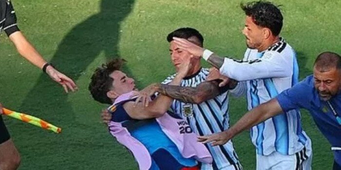 فيفا يفتح تحقيقًا تأديبيًا ضد عدد من لاعبي الأرجنتين بعد أحداث نهائي كأس العالم فيفا يفتح تحقيقًا تأديبيًا ضد عدد من لاعبي الأرجنتين بعد أحداث نهائي كأس العالم