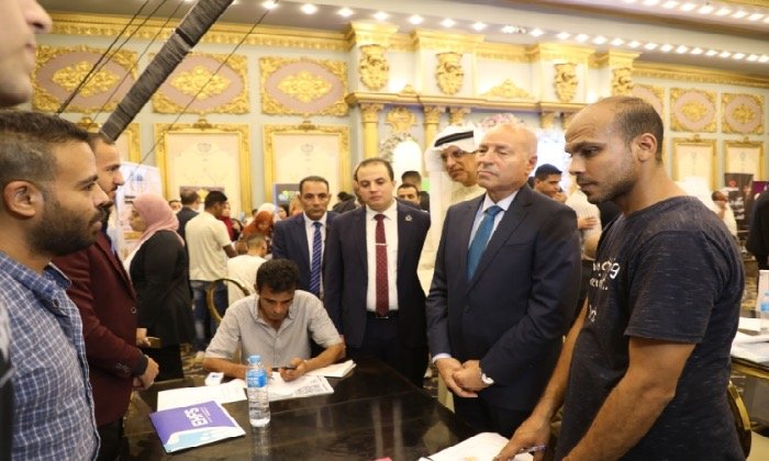 محافظ القاهرة يشهد فعاليات الملتقى التوظيفي بحدائق القبة لتوفير أكثر من 4 آلاف فرصة عمل محافظ القاهرة يشهد فعاليات الملتقى التوظيفي بحدائق القبة لتوفير أكثر من 4 آلاف فرصة عمل