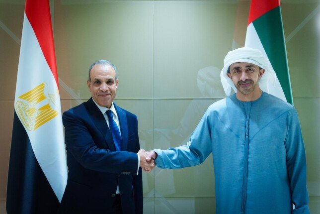 مصر والإمارات تبحثان تعزيز العلاقات الثنائية ومتابعة مستجدات الأوضاع الإقليمية مصر والإمارات تبحثان تعزيز العلاقات الثنائية ومتابعة مستجدات الأوضاع الإقليمية