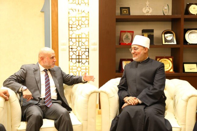 مفتي الجمهورية: الغرب يتعامل بازدواجية مع قضية فلسطين ويغلب المصلحة على مبادئ العدالة مفتي الجمهورية: الغرب يتعامل بازدواجية مع قضية فلسطين ويغلب المصلحة على مبادئ العدالة