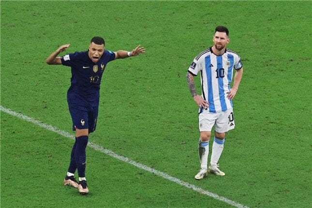3 سيناريوهات تمنح ميسي الحذاء الذهبي.. هل يخطفها من مبابي في النهائي؟ 3 سيناريوهات تمنح ميسي الحذاء الذهبي.. هل يخطفها من مبابي في النهائي؟