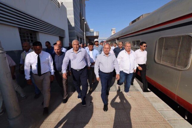 وزير النقل يتفقد محطتى السكة الحديد وأتوبيسات غرب ووسط الدلتا بمطروح وزير النقل يتفقد محطتى السكة الحديد وأتوبيسات غرب ووسط الدلتا بمطروح
