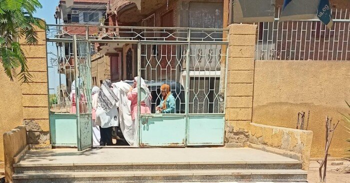 إنقاذ أمًا ومولودها بعد ولادة مفاجئة داخل «توك توك» أمام وحدة طب الأسرة بالقليوبية إنقاذ أمًا ومولودها بعد ولادة مفاجئة داخل «توك توك» أمام وحدة طب الأسرة بالقليوبية