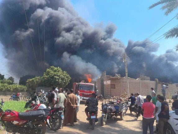 السيطرة على حريق اندلع داخل مصنع خردة بمنطقة كرداسة السيطرة على حريق اندلع داخل مصنع خردة بمنطقة كرداسة