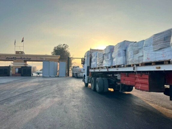 الهلال الأحمر المصري يواصل دعم غزة.. 4، 226 طنًا من المساعدات عبر قافلة «زاد العزة» الـ252 الهلال الأحمر المصري يواصل دعم غزة.. 4، 226 طنًا من المساعدات عبر قافلة «زاد العزة» الـ252