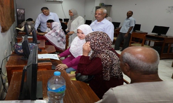 جامعة قنا تستقبل طلاب المرحلة الأولى بمعامل التنسيق الإلكتروني جامعة قنا تستقبل طلاب المرحلة الأولى بمعامل التنسيق الإلكتروني